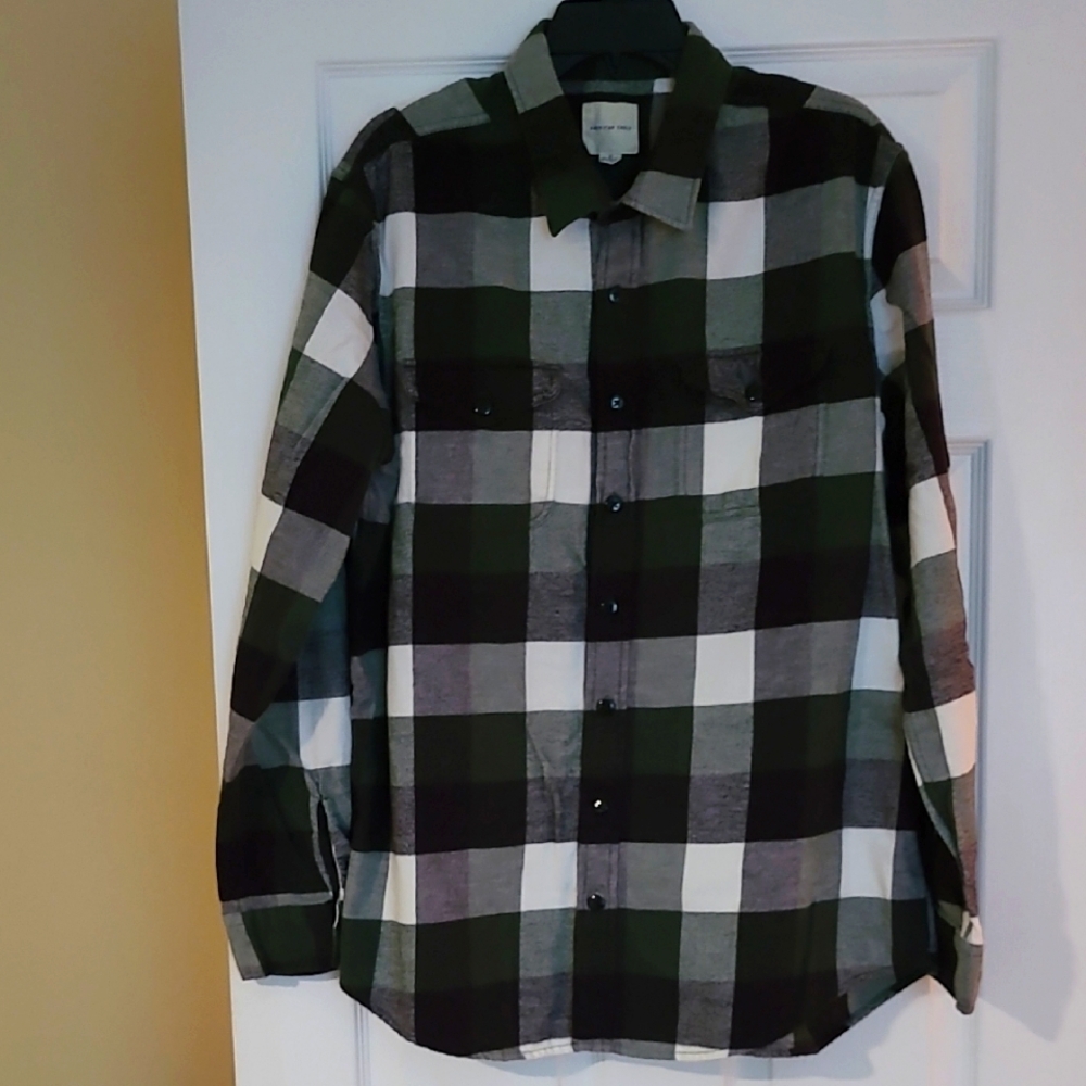 American Eagle Outfitters Green and Black Plaid Flannel Shirt